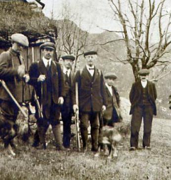 Gutta på jakt i 1916.